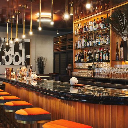 The Dominick Hotel New York Exterior foto The bar at 8737