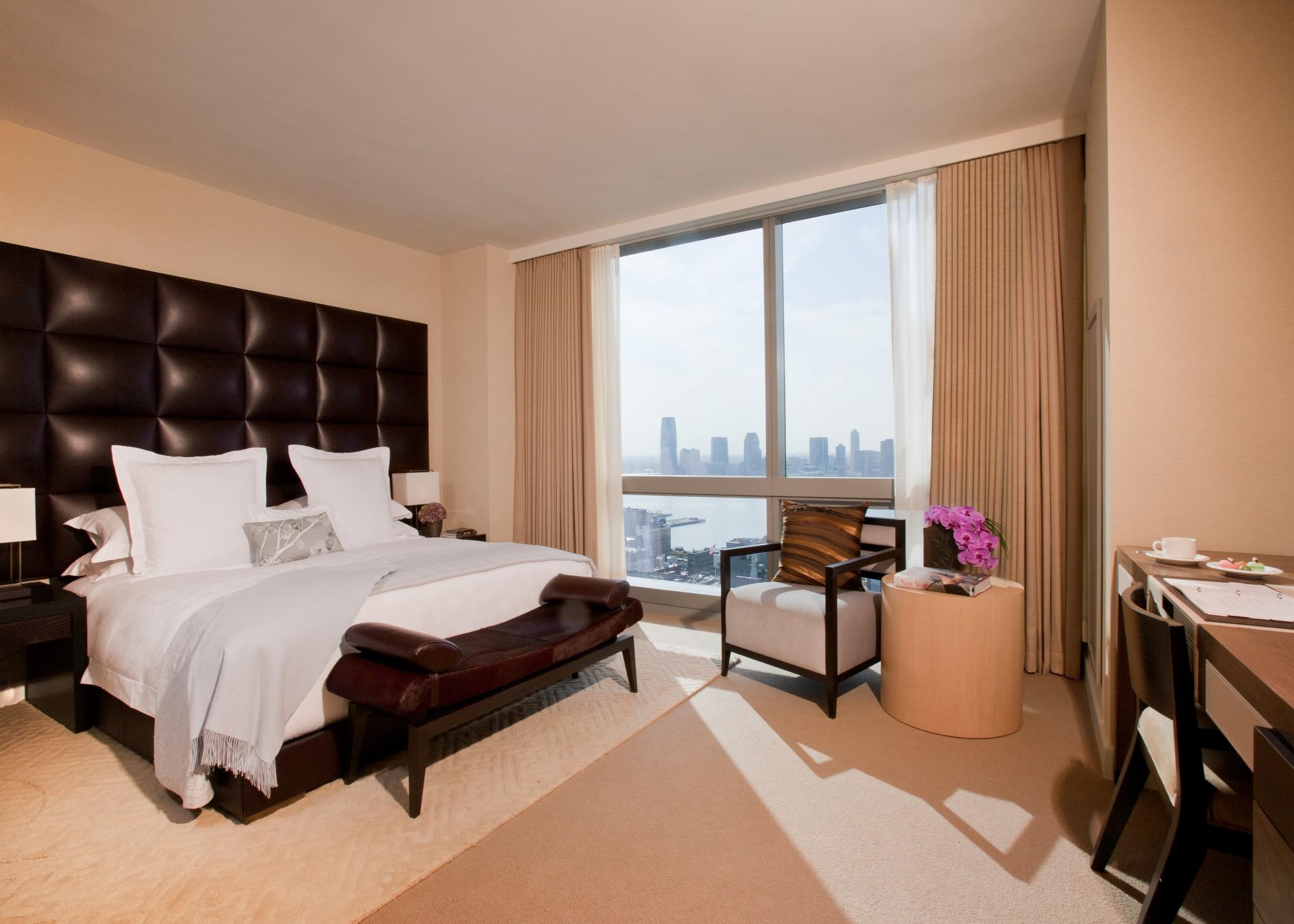 The Dominick Hotel New York Exterior foto A bedroom at the Mandarin Oriental, New York