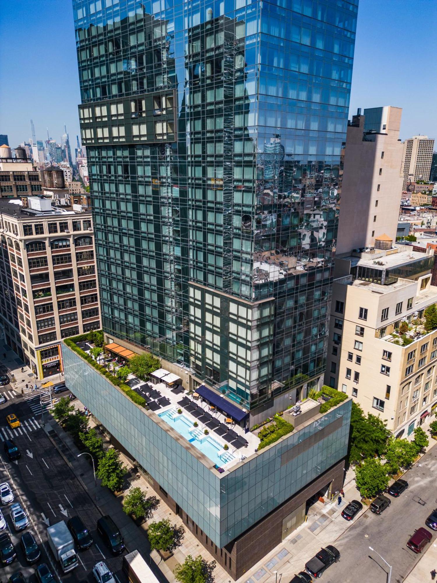 The Dominick Hotel New York Exterior foto The Standard East Village