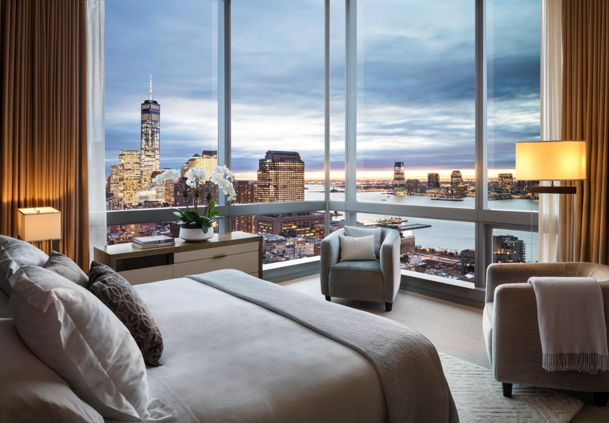 The Dominick Hotel New York Exterior foto The bedroom of a typical apartment